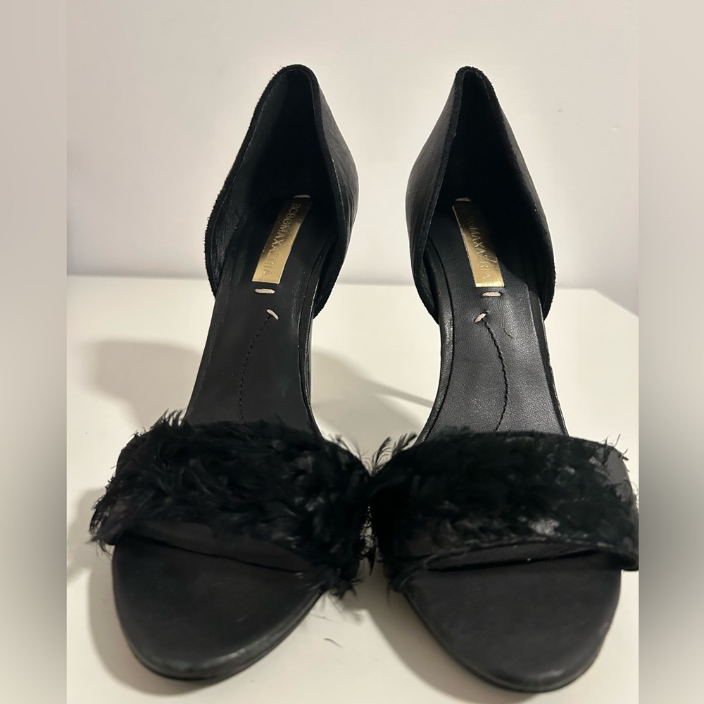 BCBGMAXZARIA shoes with feather detail